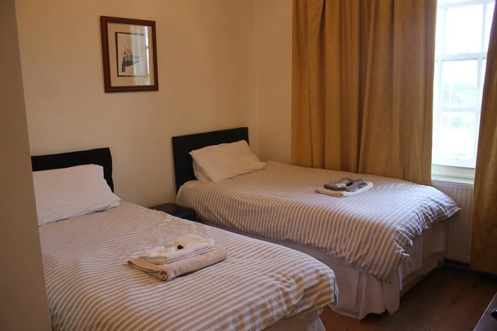 Metropol Inn Hounslow Bed & Breakfast
